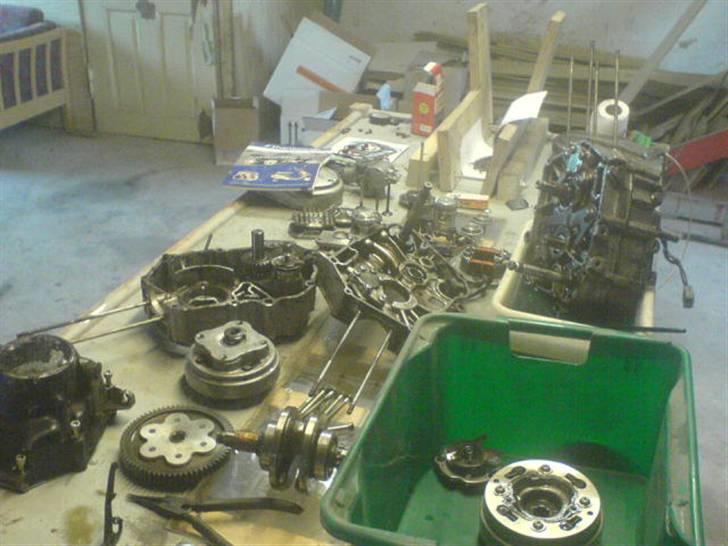 Honda CD 50 Fra start til slut - Jeg skulle lige skille det hele ad og se lidt til det inderste og fint så det ud :D billede 50