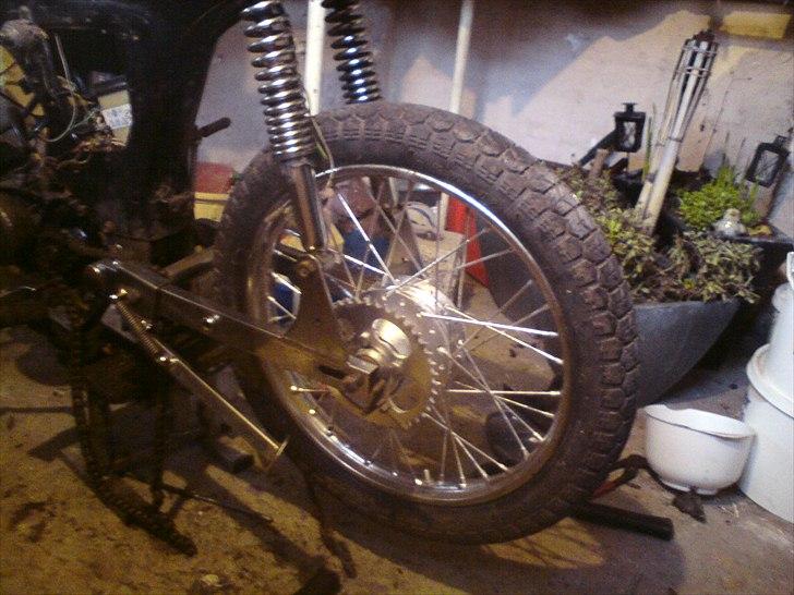 Suzuki k50 (projekt) - Det Fine nye hjul billede 2