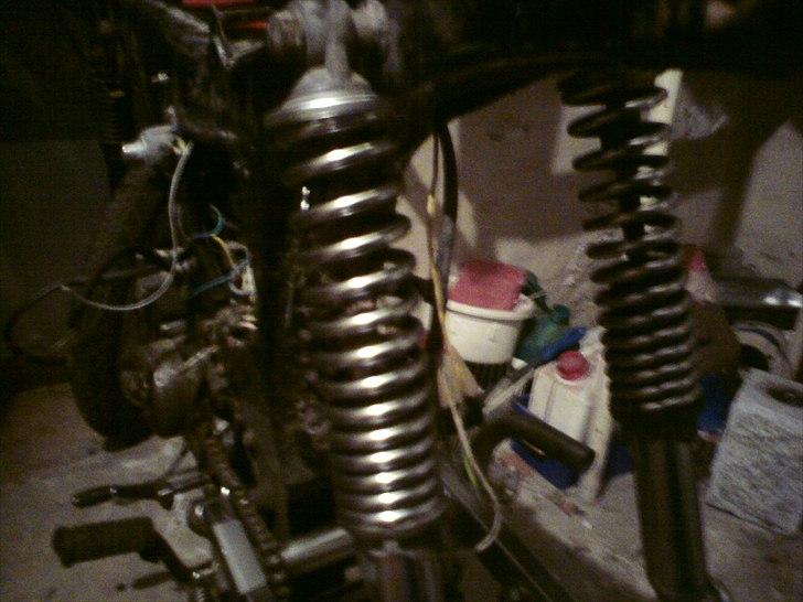 Suzuki k50 (projekt) - Ny pudset støddæmper billede 7