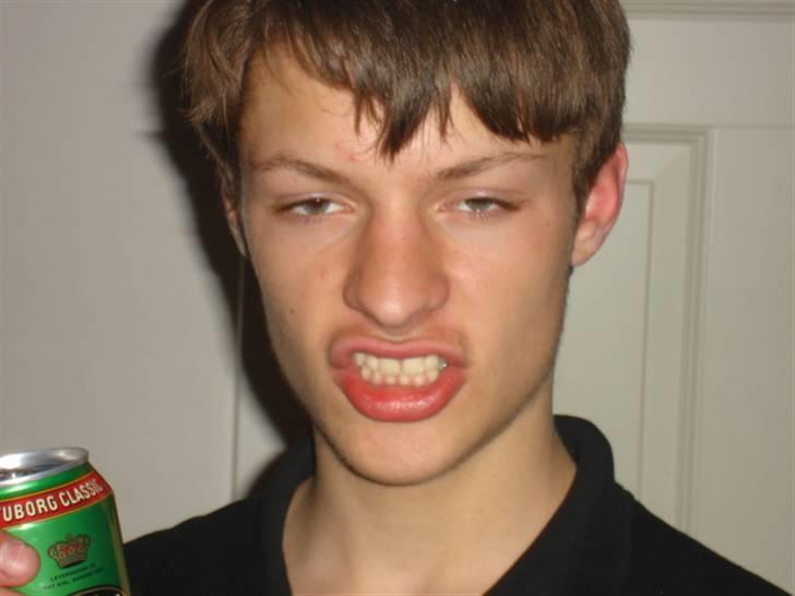 Hold kæft en grim dreng ;).. - Min stive ven morten, som i os kan finde herinde med en lækker "unik" sfx ! som han selv har malet osv. !  og nej han får ikk meget kus!!!  "Morten G" ;) billede 1