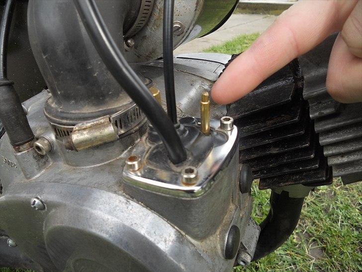 Suzuki k50 - Choker skal være oppe når man starter (den kan godt være lidt stram) billede 7