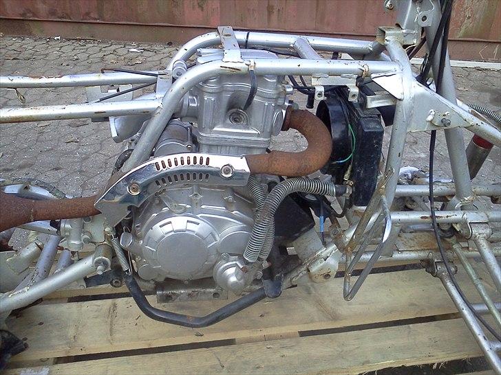 Se min GARAGE INDHOLD - Pgo-Gilera-Piaggio-Vespa-Velo-Honda-Atv-Crosser - Atv stel med diverse dele, bla. 200cc Vandkølet motor , 4 fran og 1 bak gear,manuel kobling. billede 45