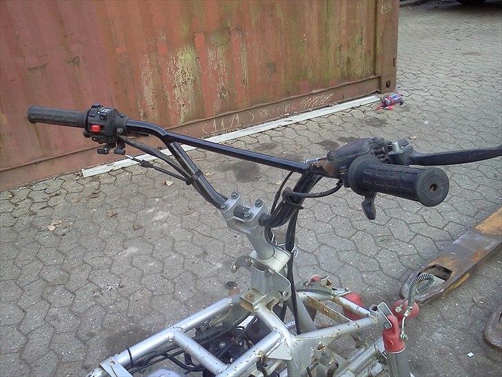 Se min GARAGE INDHOLD - Pgo-Gilera-Piaggio-Vespa-Velo-Honda-Atv-Crosser - Atv stel med diverse dele, bla. 200cc Vandkølet motor , 4 fran og 1 bak gear,manuel kobling. billede 46