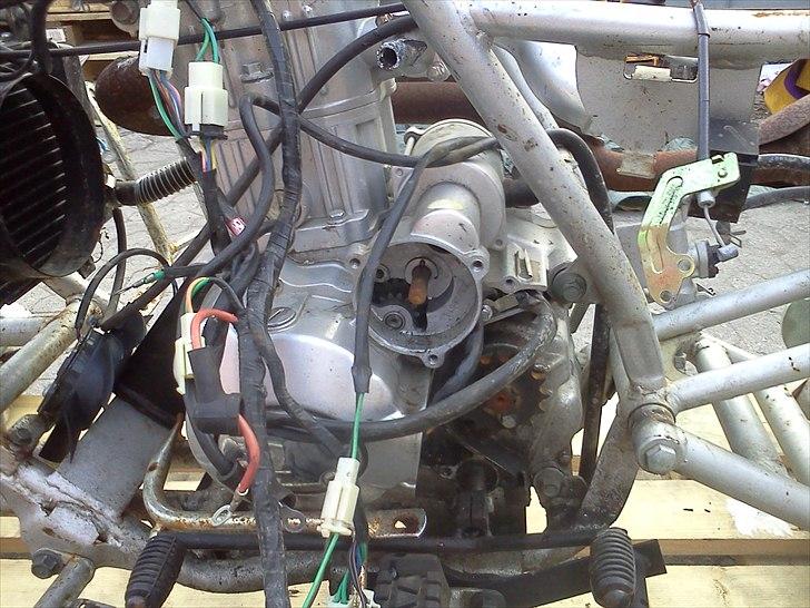 Se min GARAGE INDHOLD - Pgo-Gilera-Piaggio-Vespa-Velo-Honda-Atv-Crosser - Atv stel med diverse dele, bla. 200cc Vandkølet motor , 4 fran og 1 bak gear,manuel kobling. billede 49