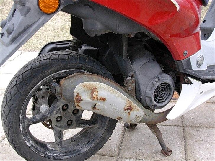 Se min GARAGE INDHOLD - Pgo-Gilera-Piaggio-Vespa-Velo-Honda-Atv-Crosser - Honda X8R 45 - Tunet - ca.90-100km/t . Stået stille 2 år.skal skilles ad og smøres. billede 63