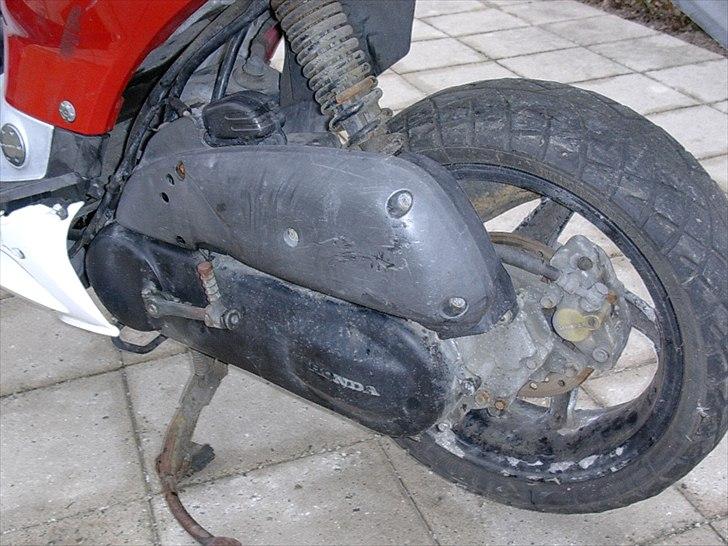 Se min GARAGE INDHOLD - Pgo-Gilera-Piaggio-Vespa-Velo-Honda-Atv-Crosser - Honda X8R 45 - Tunet - ca.90-100km/t . Stået stille 2 år.skal skilles ad og smøres. billede 64