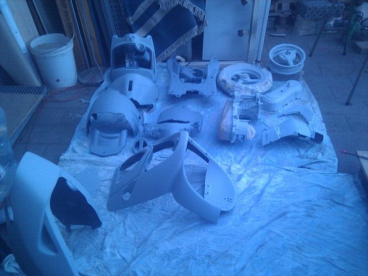 Aprilia Sonic Pearl Blue - Projekt Forår 2011 - Så blev der sgu' lige fyldt lidt grunder på tingende. Så skal der bare vådslibes og spartles det sidste. billede 19