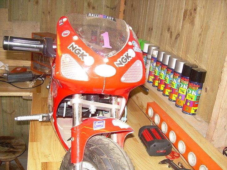 EL pocketbike  - Forfra billede 2