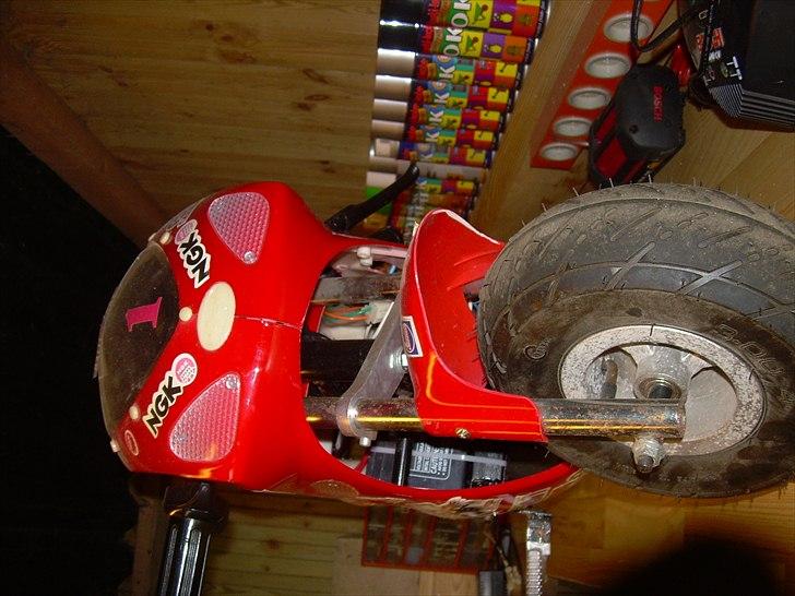 EL pocketbike  - Forfra billede 3