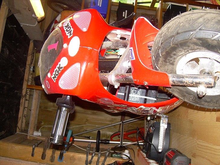 EL pocketbike  - Forfra billede 19