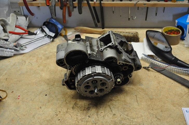 6 trins gearkasse [Derbi Senda] - Afmonter højre del af blokken.
 billede 2