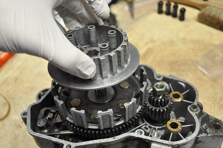 6 trins gearkasse [Derbi Senda] - Afmonter den 'indre' del af koblingshuset. billede 14