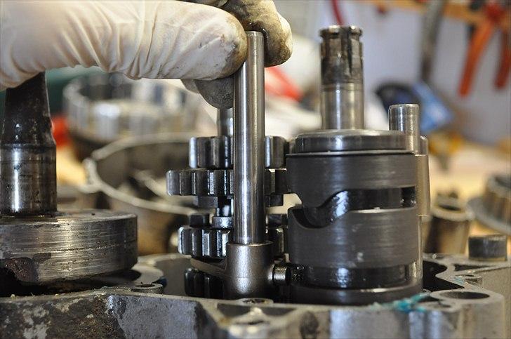 6 trins gearkasse [Derbi Senda] - Tag akslen op, vil den ikke så ryst og hiv til den kommer.  billede 32