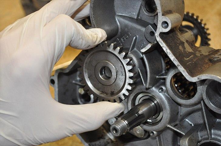 6 trins gearkasse [Derbi Senda] - Afmonter tandhjulet. billede 53