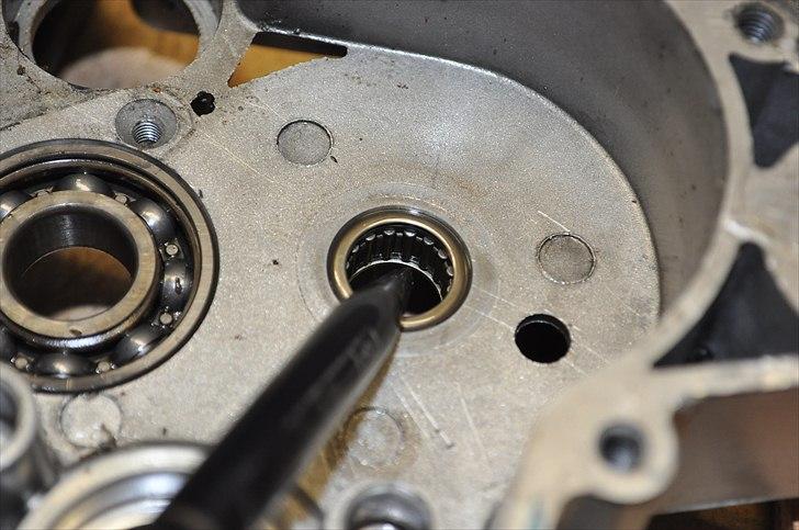 6 trins gearkasse [Derbi Senda] - Tjek lejet til sekundær akslen. billede 77