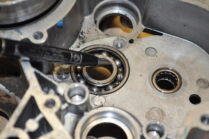 6 trins gearkasse [Derbi Senda] - Tjek lejet til primær akslen. billede 78