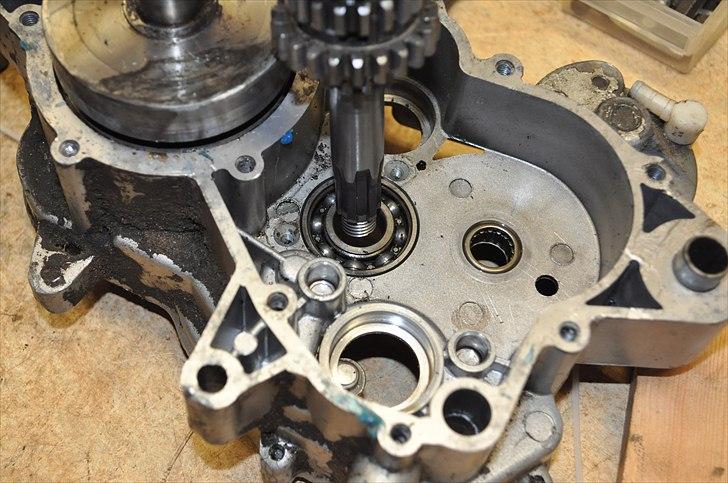 6 trins gearkasse [Derbi Senda] - Primær akslen - sådan skal den sidde. billede 80