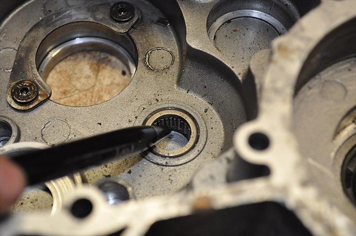 6 trins gearkasse [Derbi Senda] - Tjek lejet til primær akslen (2. del af motorblokken) billede 83