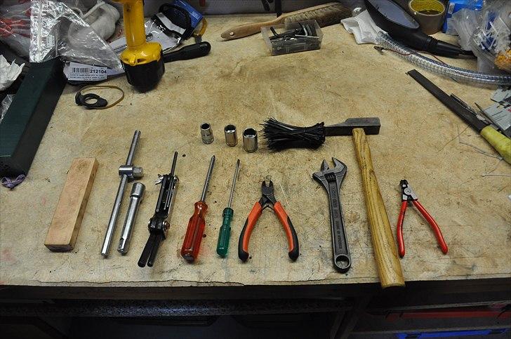 6 trins gearkasse [Derbi Senda] - Det værktøj der blev brugt.  Aftrækkere var ikke nødvendige i mit tilfælde da alle trælse lejer o.l. var afmonteret ;) billede 87