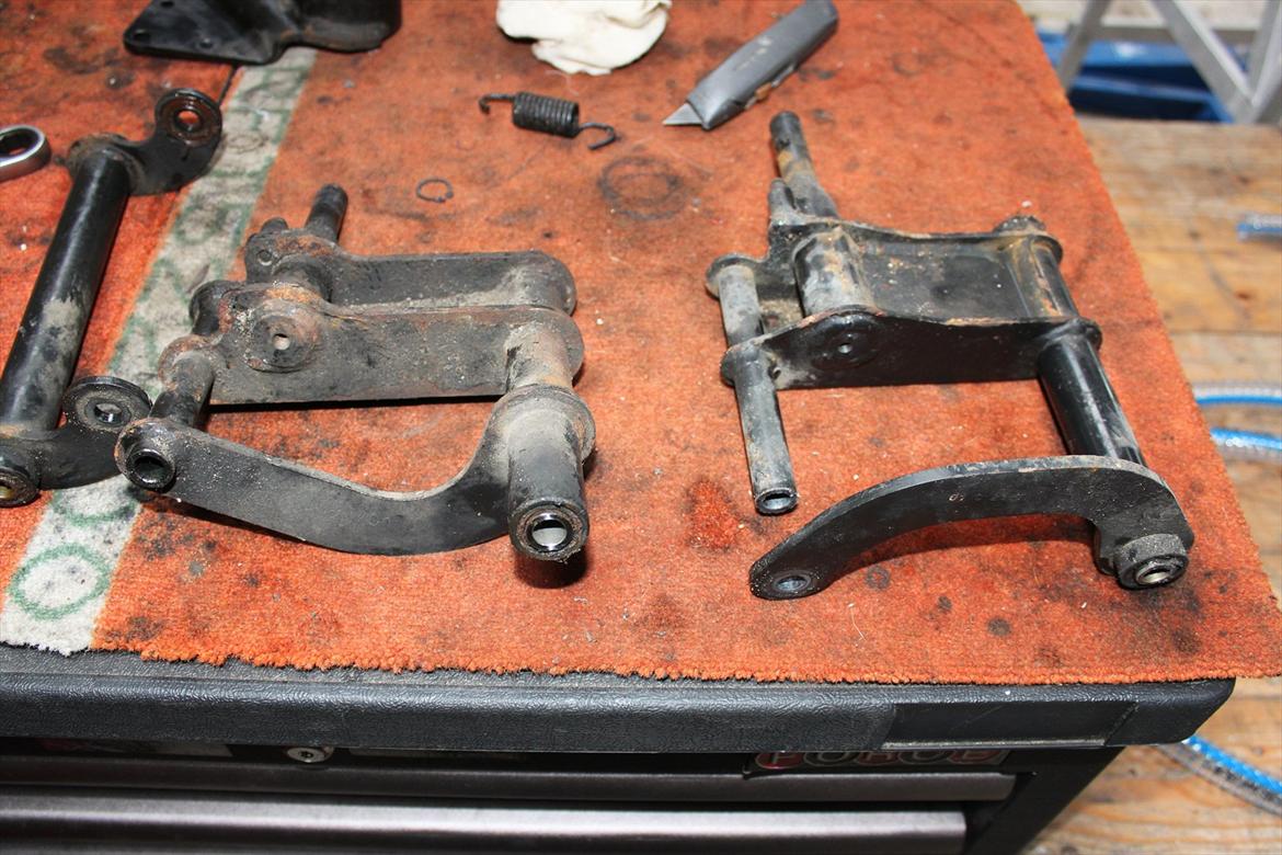 Gilera Dna opdateringsalbum - original ophæng til højre - ophæng fra runner vx til venstre . måtte lige udskiftes for at få plads til min leovince sbk udstødning  billede 9