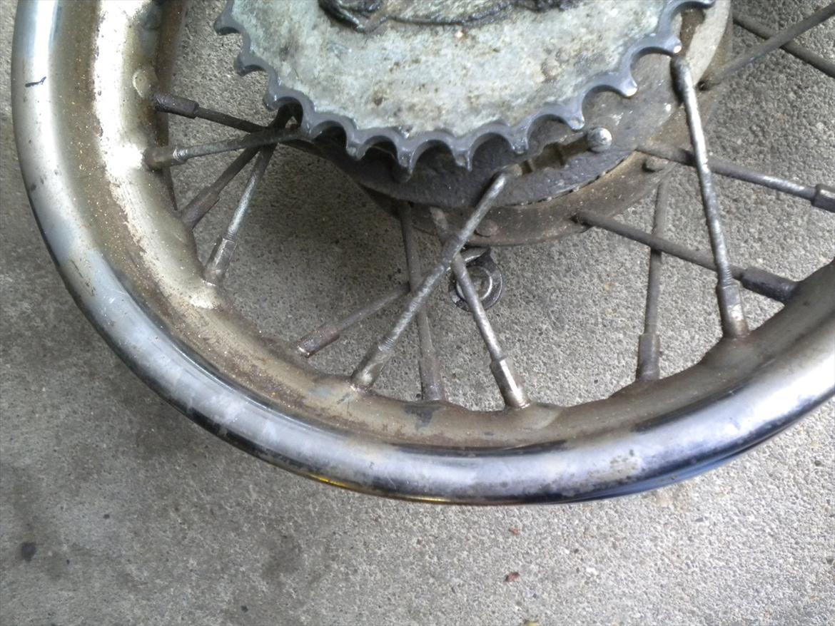 Renovering af Garelli Katia - Medens den var ved maler, kunne jeg jo meget passende renover hjul og hvad der ellers måtte værer. billede 19