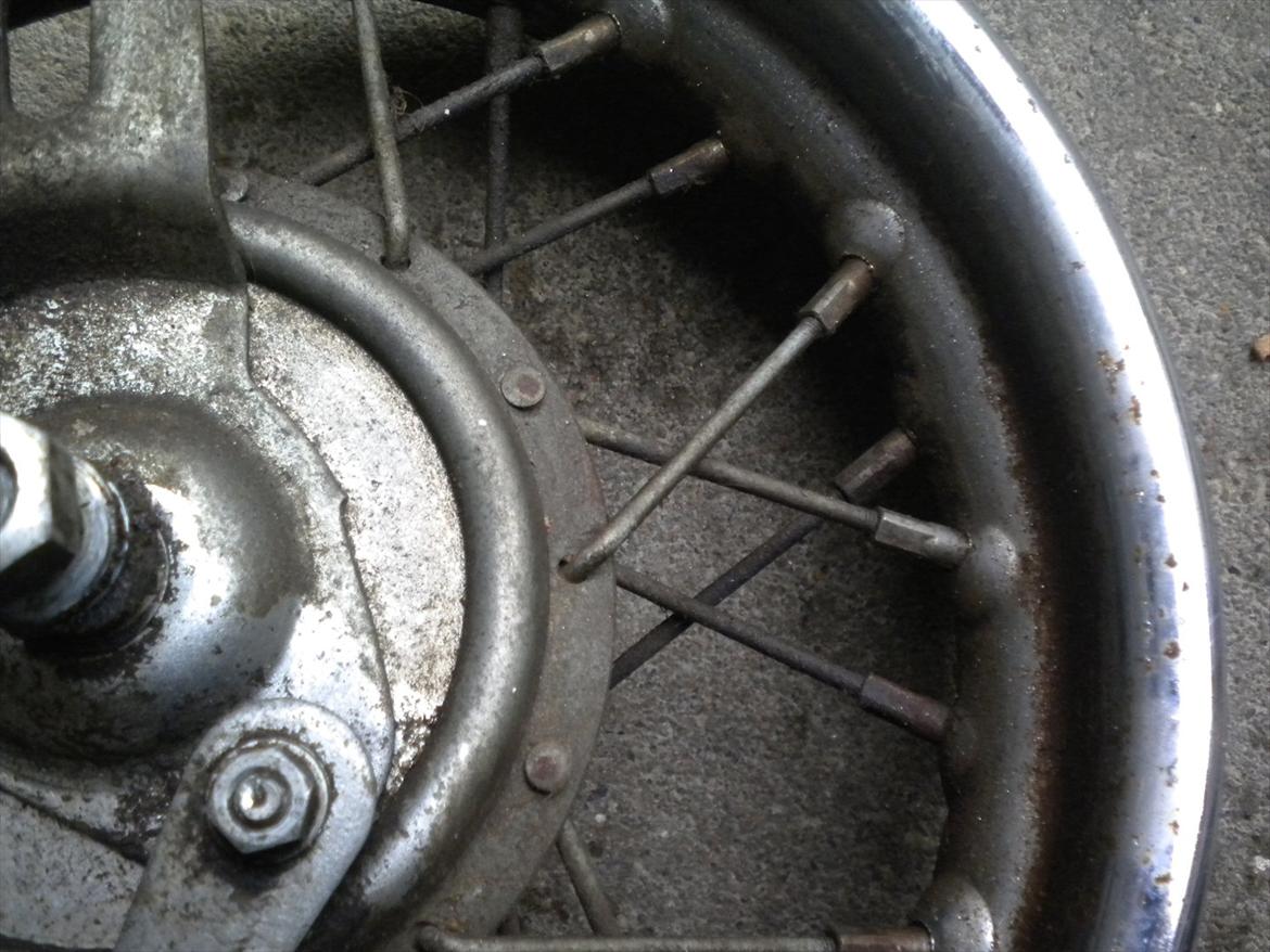 Renovering af Garelli Katia - Medens den var ved maler, kunne jeg jo meget passende renover hjul og hvad der ellers måtte værer. billede 20