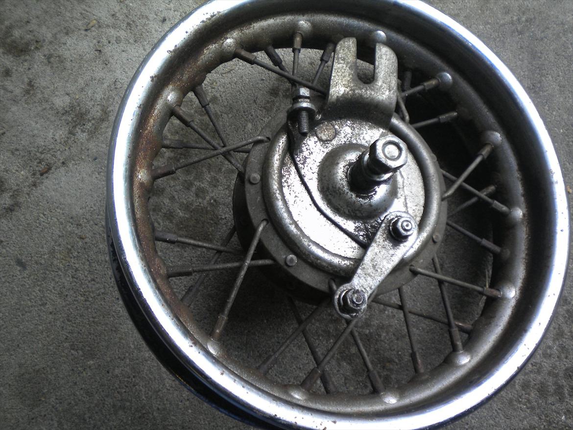 Renovering af Garelli Katia - Medens den var ved maler, kunne jeg jo meget passende renover hjul og hvad der ellers måtte værer. billede 21
