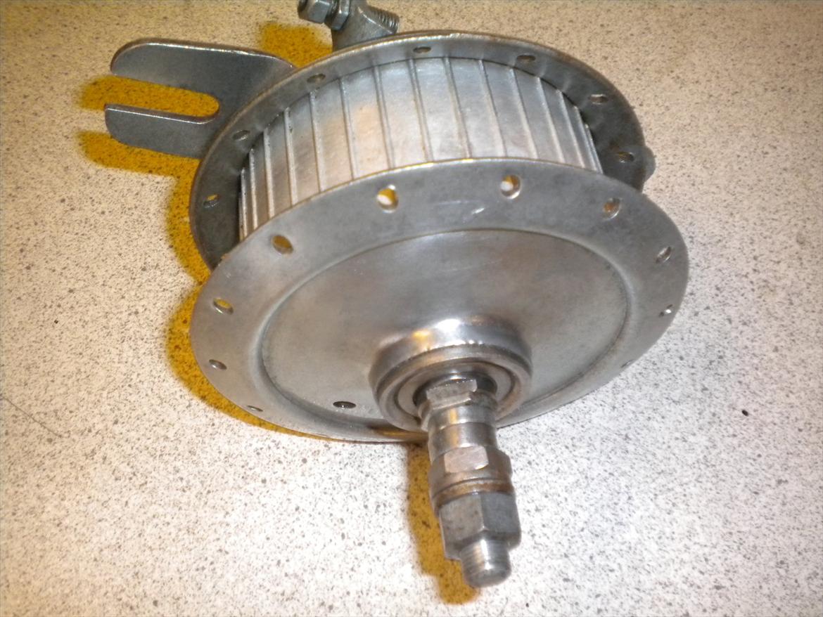 Renovering af Garelli Katia - Medens den var ved maler, kunne jeg jo meget passende renover hjul og hvad der ellers måtte værer. billede 24