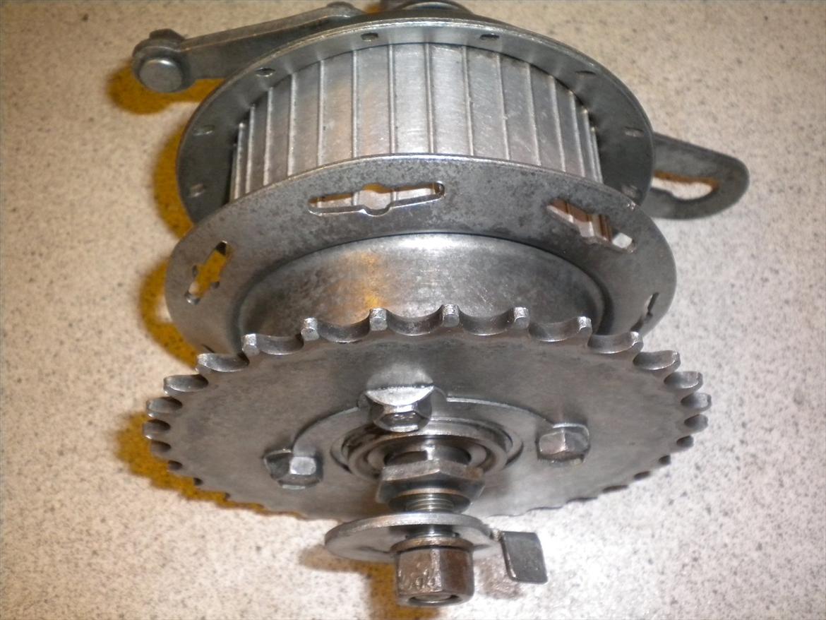 Renovering af Garelli Katia - Medens den var ved maler, kunne jeg jo meget passende renover hjul og hvad der ellers måtte værer. billede 25