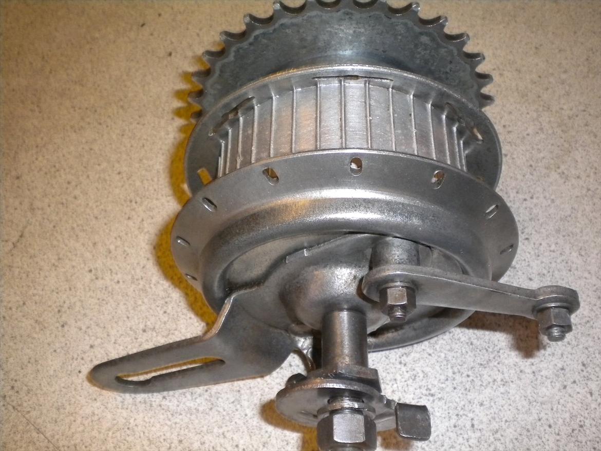 Renovering af Garelli Katia - Medens den var ved maler, kunne jeg jo meget passende renover hjul og hvad der ellers måtte værer. billede 26