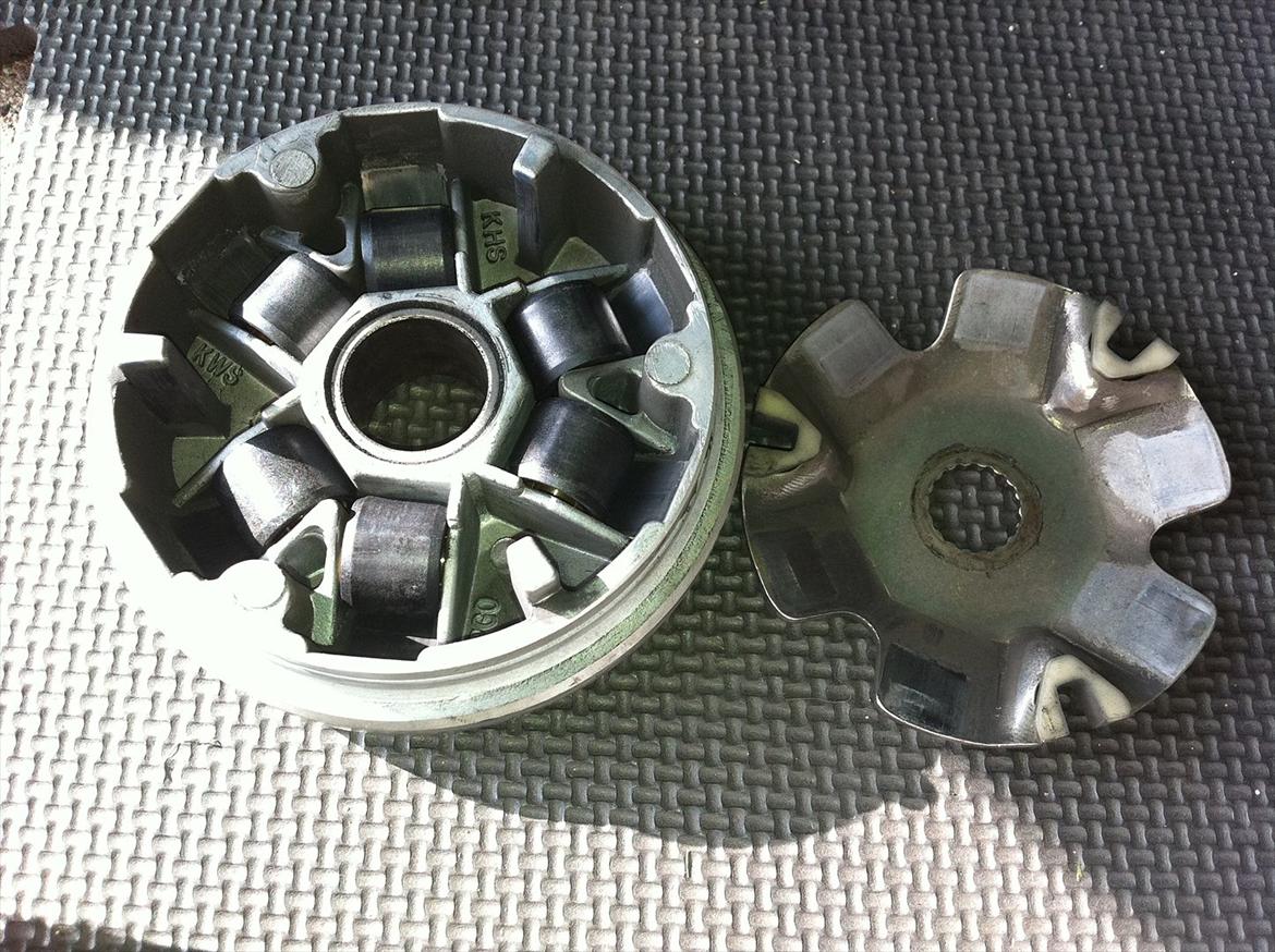 Fjerne skive/Fjerne begrænsning Hot 50 og skift ruller/ rulle skift Hot 50 - Her er bagpladen afmonteret, og du kan se rullerne. billede 18