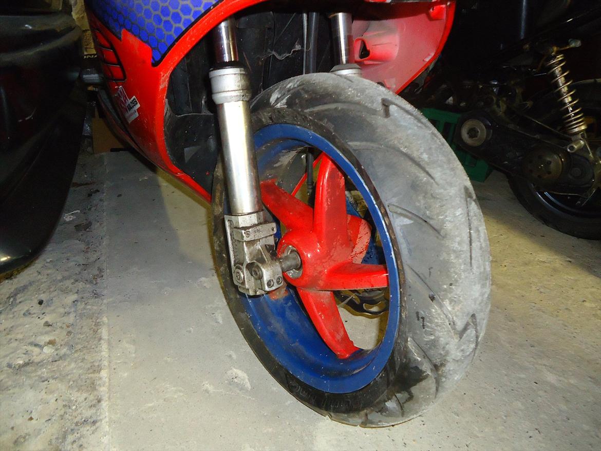 Aprilia SR50 R Factory - Spiderman Edition - Har set bedre dage. billede 4