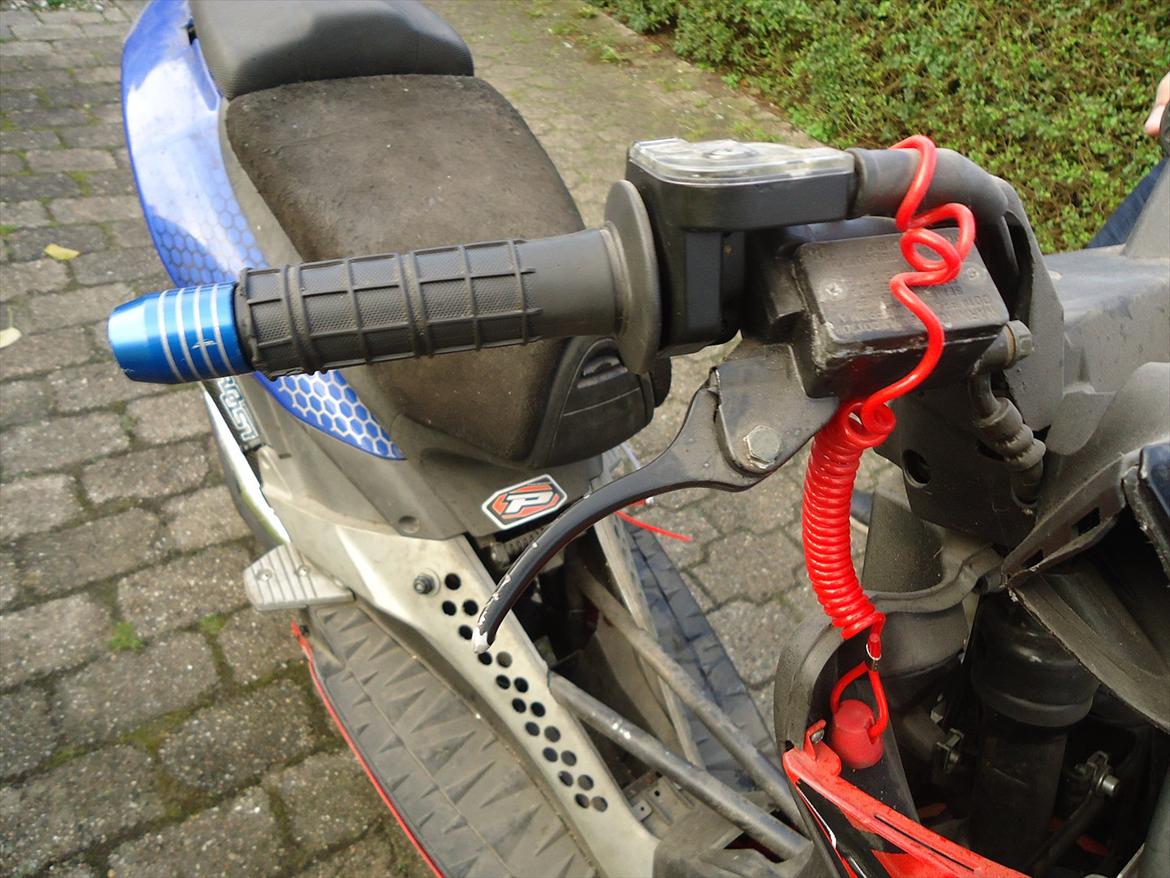 Aprilia SR50 R Factory - Spiderman Edition - Tommaselli og dødmandsknap. billede 6