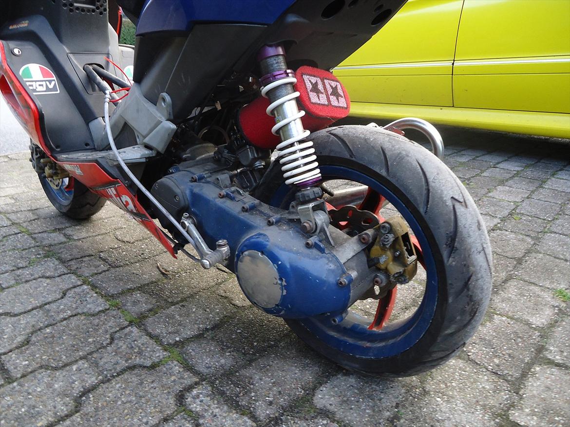 Aprilia SR50 R Factory - Spiderman Edition - Ja motoren. billede 7