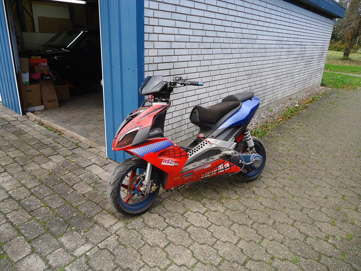 Aprilia SR50 R Factory - Spiderman Edition - Første udendørs billede. billede 9