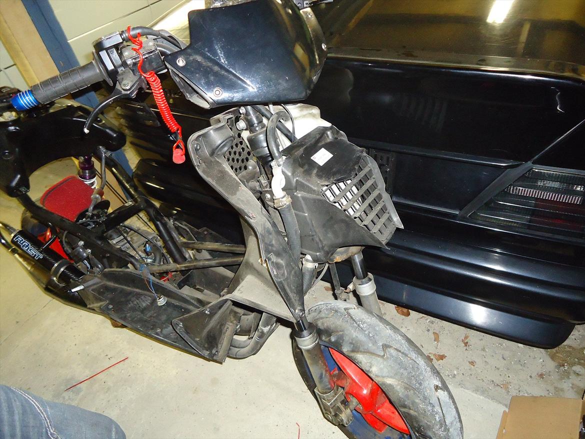 Aprilia SR50 R Factory - Spiderman Edition - Uden skjolde. billede 17