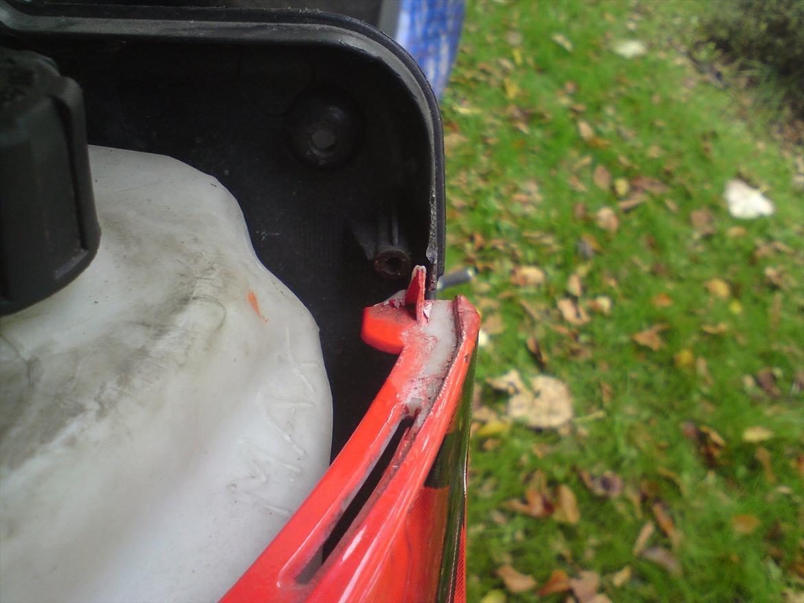 Aprilia SR50 R Factory - Spiderman Edition - Samme skjold, igen flækket. billede 57