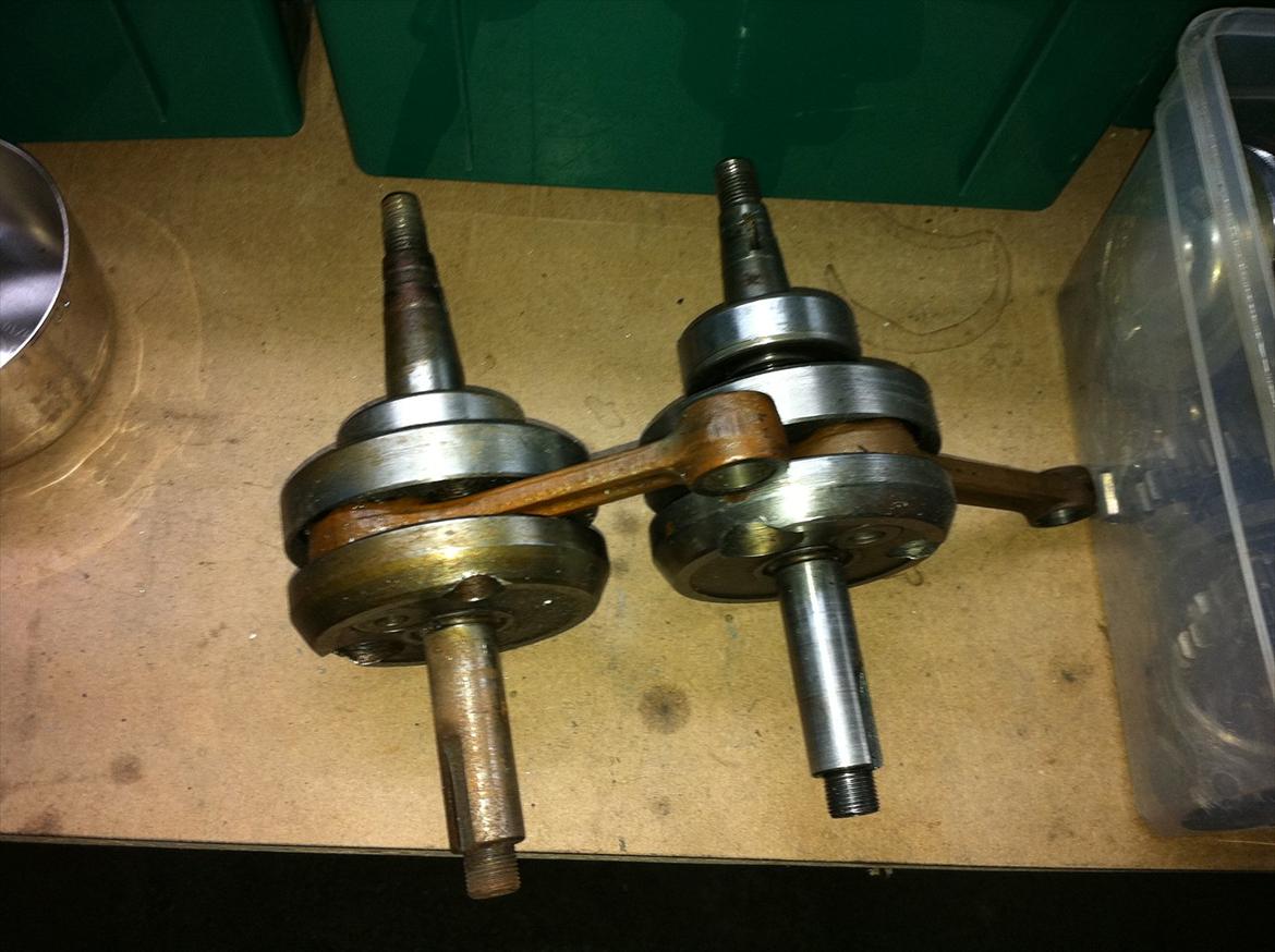 masser af reservedele til Yamaha FS1 fra mit projekt - et par krumtappe
1 rusten edition
1 der ser ok ud billede 8