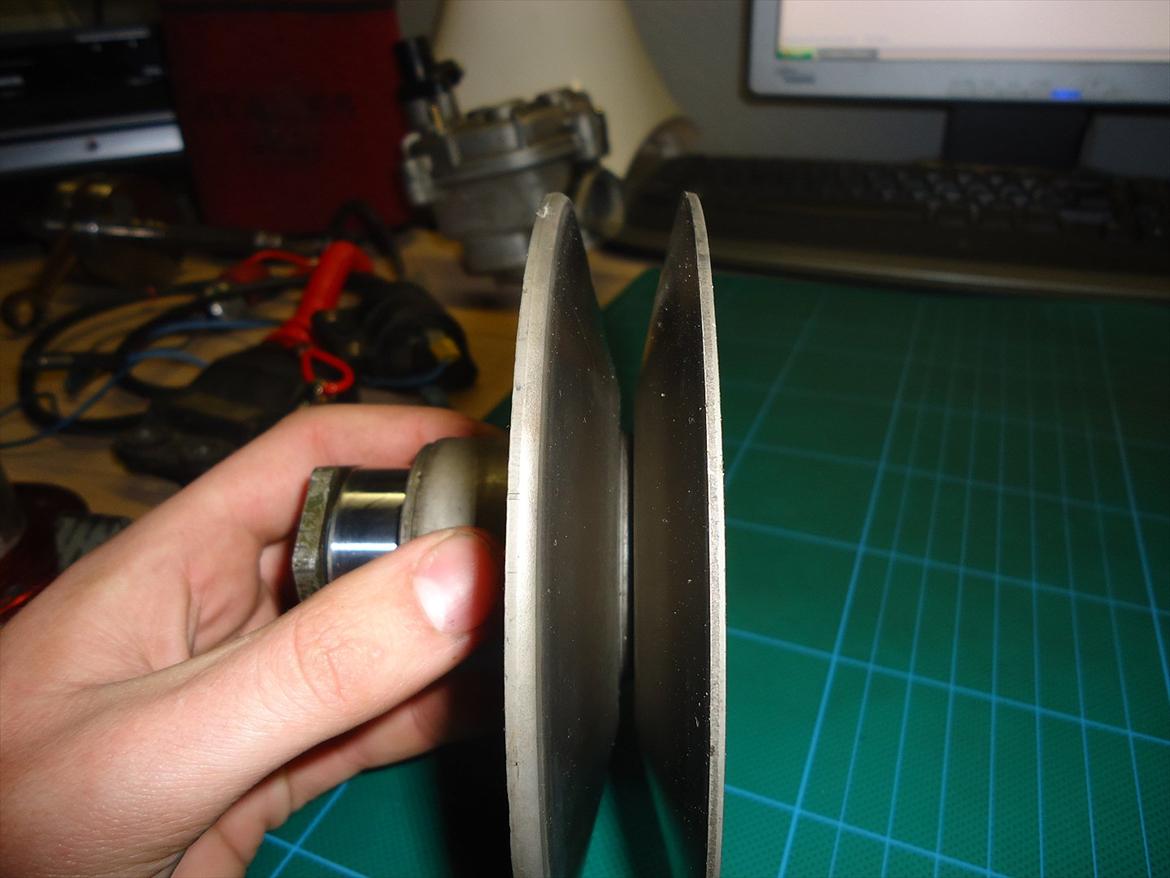 Aprilia SR50 R Factory - Spiderman Edition - Yderste, bøjet kant men inderste, lige kant? billede 83