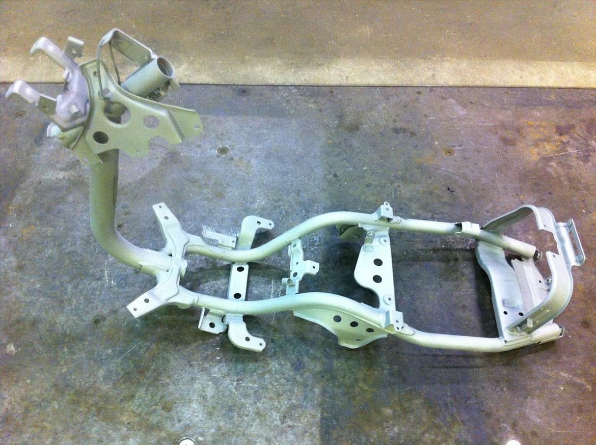 Yamaha Jog FS renoverings projekt - Stel sandblæst, klar til maling billede 1