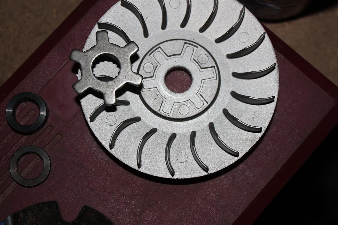 Hjælp til Mina vario. - Ny ventilator/remskive og Stjerneskive
Der er ikke de takker på selve remskiven kun på stjerneskiven. billede 4