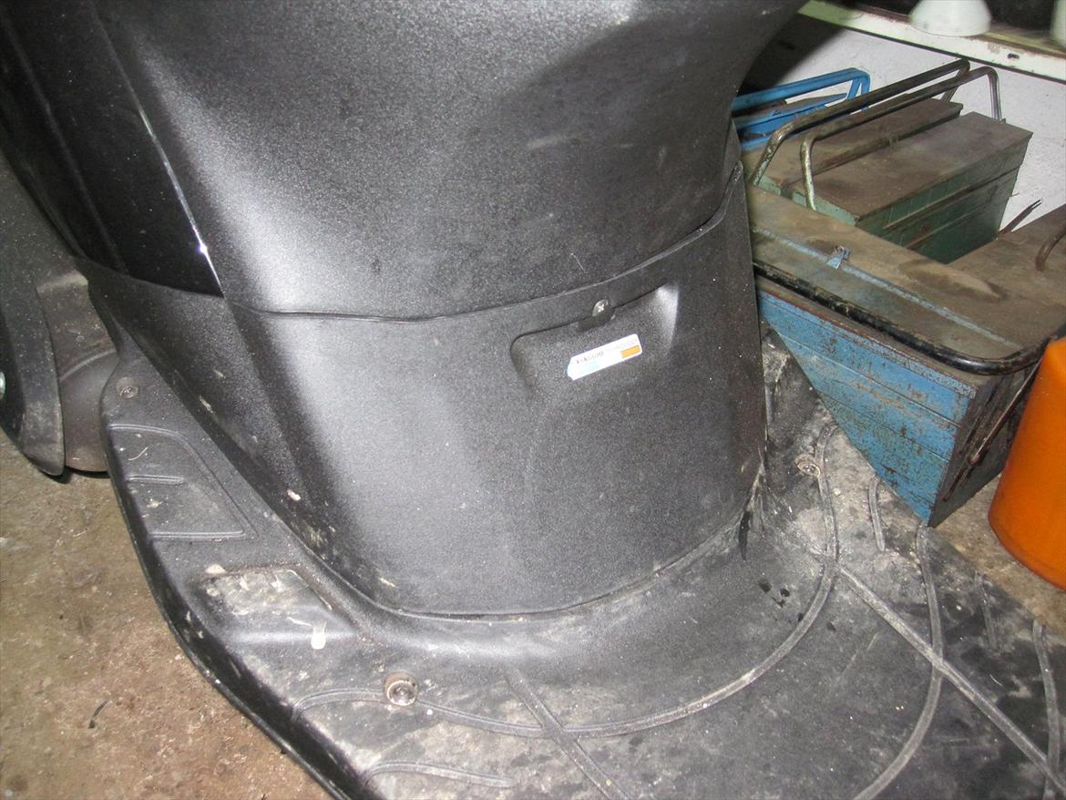 Guide: Indstilling af ventiler på Zip 4-takt - Sådan skulle det gerne se ud til at starte med.
-Afmonter nu klappen, ved at skrue de tre skruer ud. billede 1