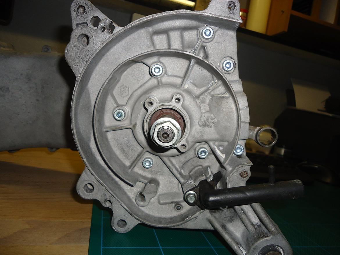 Aprilia SR50 R Factory - Spiderman Edition - Vandpumpe L-rør. billede 123