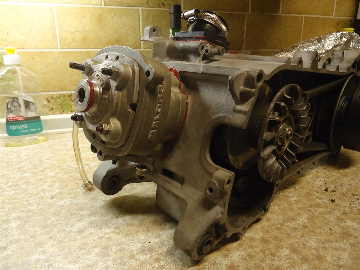 Aprilia SR50 R Factory - Spiderman Edition - Cylinder blev monteret, efter tilpasning. billede 132