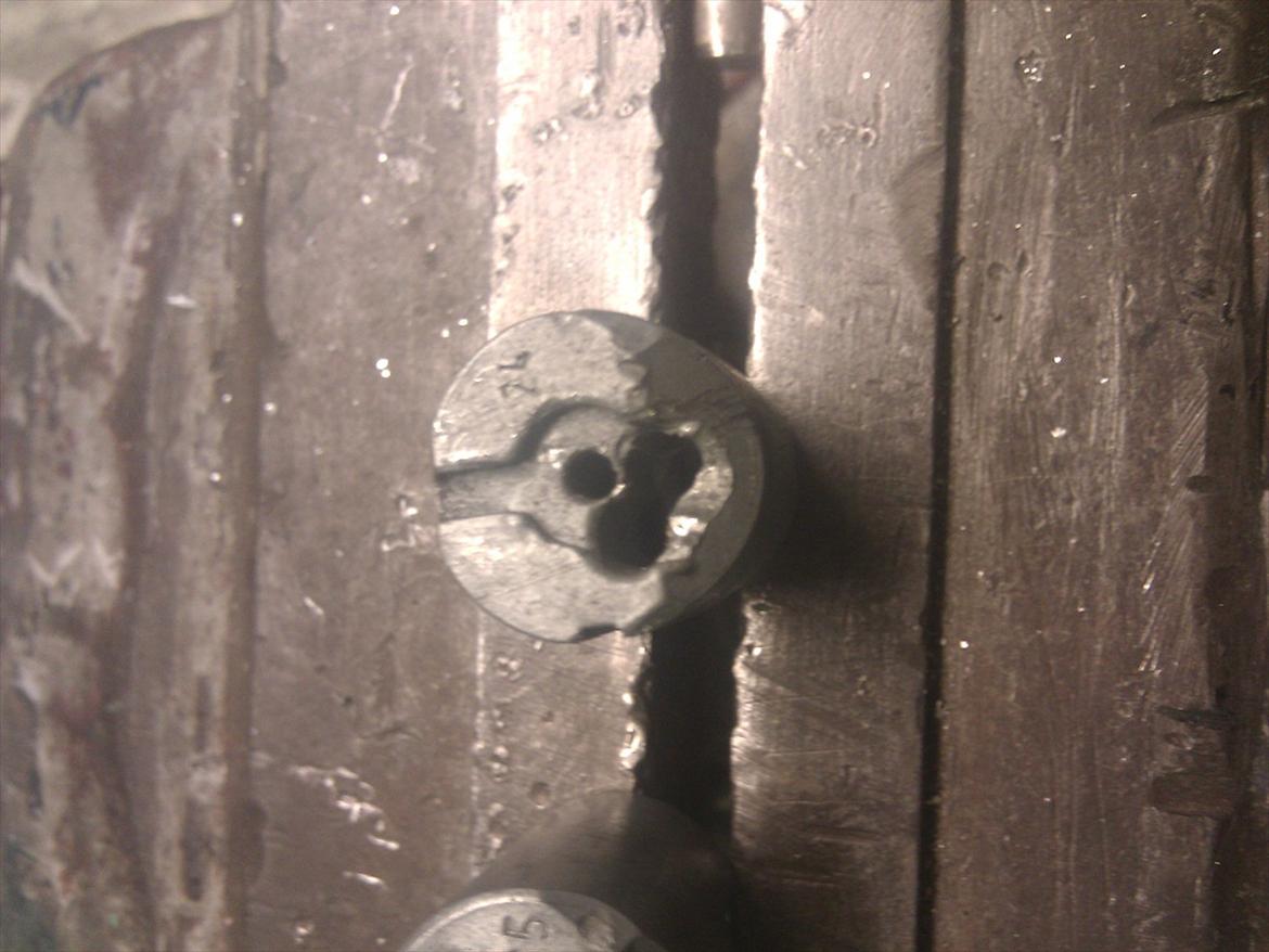 Renovering af bing karburator - Gasspjæld nummer 24 som passer i en 12mm bing model nummer 1/12/279. Her er der intet hul til bagsiden.  billede 5