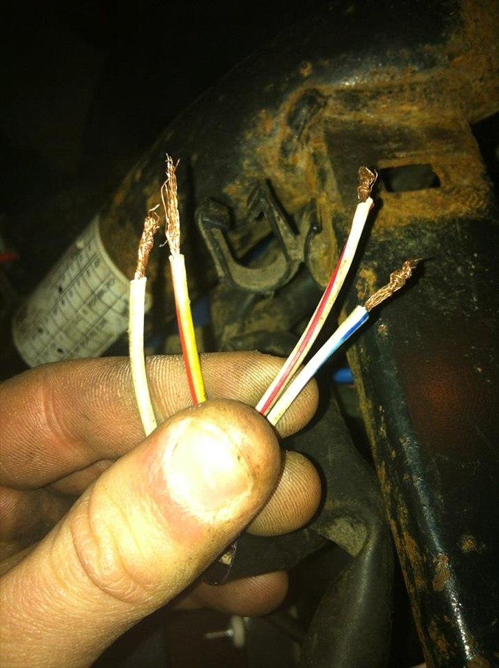 hjælp, ang ledningsfarver (space motor) billede 1