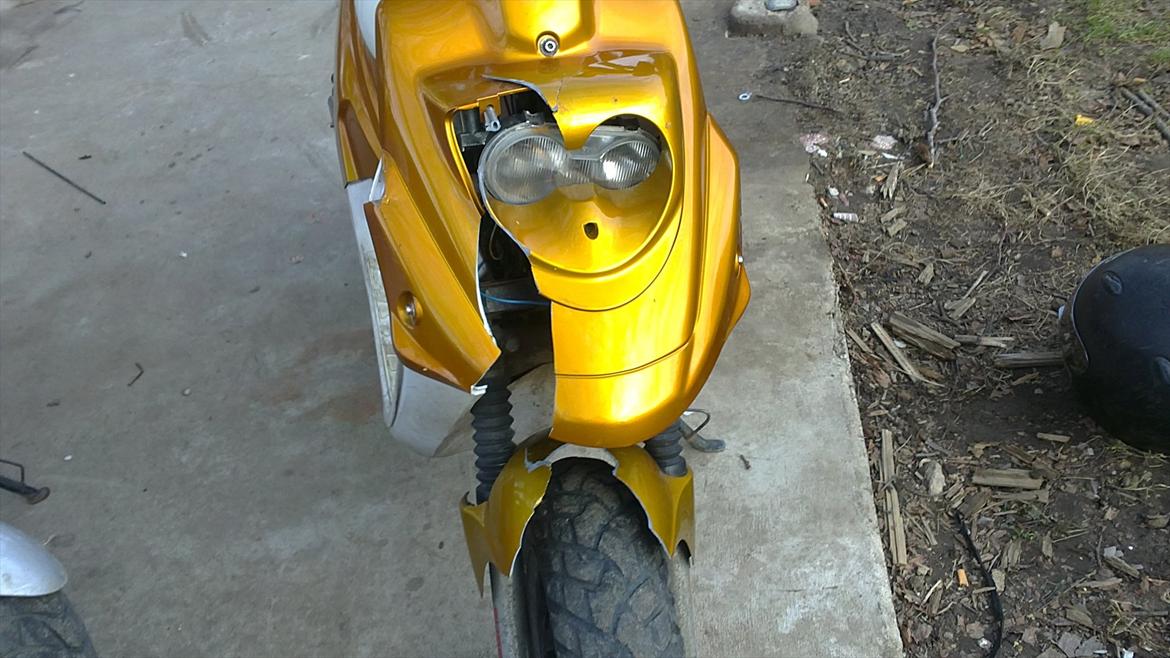 hvad der sker når man låner en tunet scooter til sin papmor billede 1