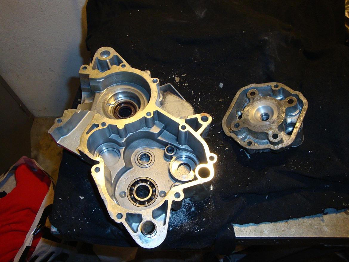 Derbi Senda renovering - Motor blokken bliver slebet og pudset :) billede 57