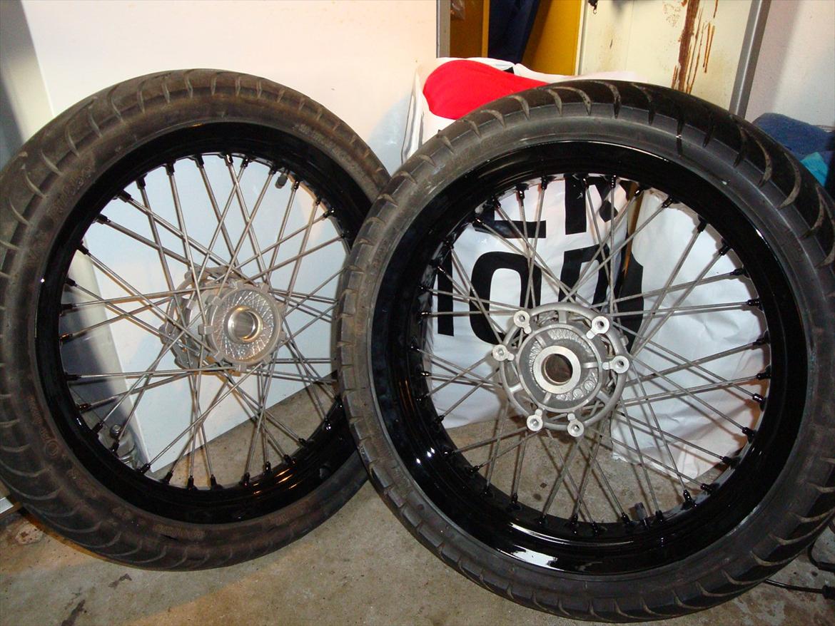 Derbi Senda renovering - De nymalede fælge ser super godt ud :) billede 60