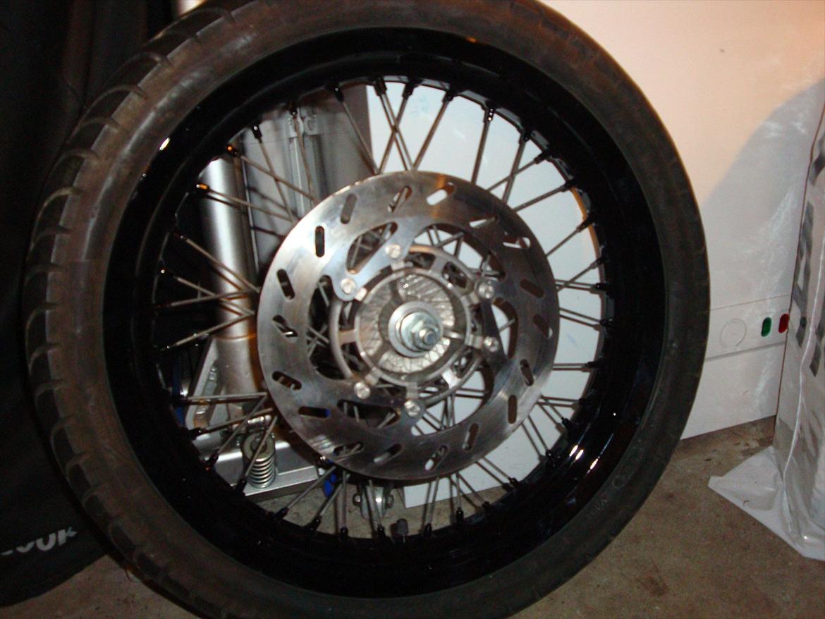 Derbi Senda renovering - Fælgen med skiven monteret :) billede 74